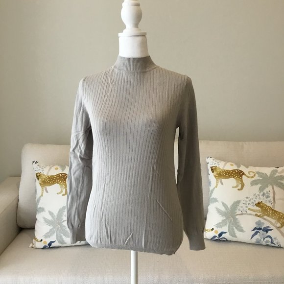 Hare Grey Sweater - Picture 1 of 3